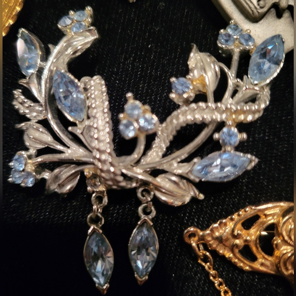 Blue rhinestone floral silver tone brooch AB Crystal